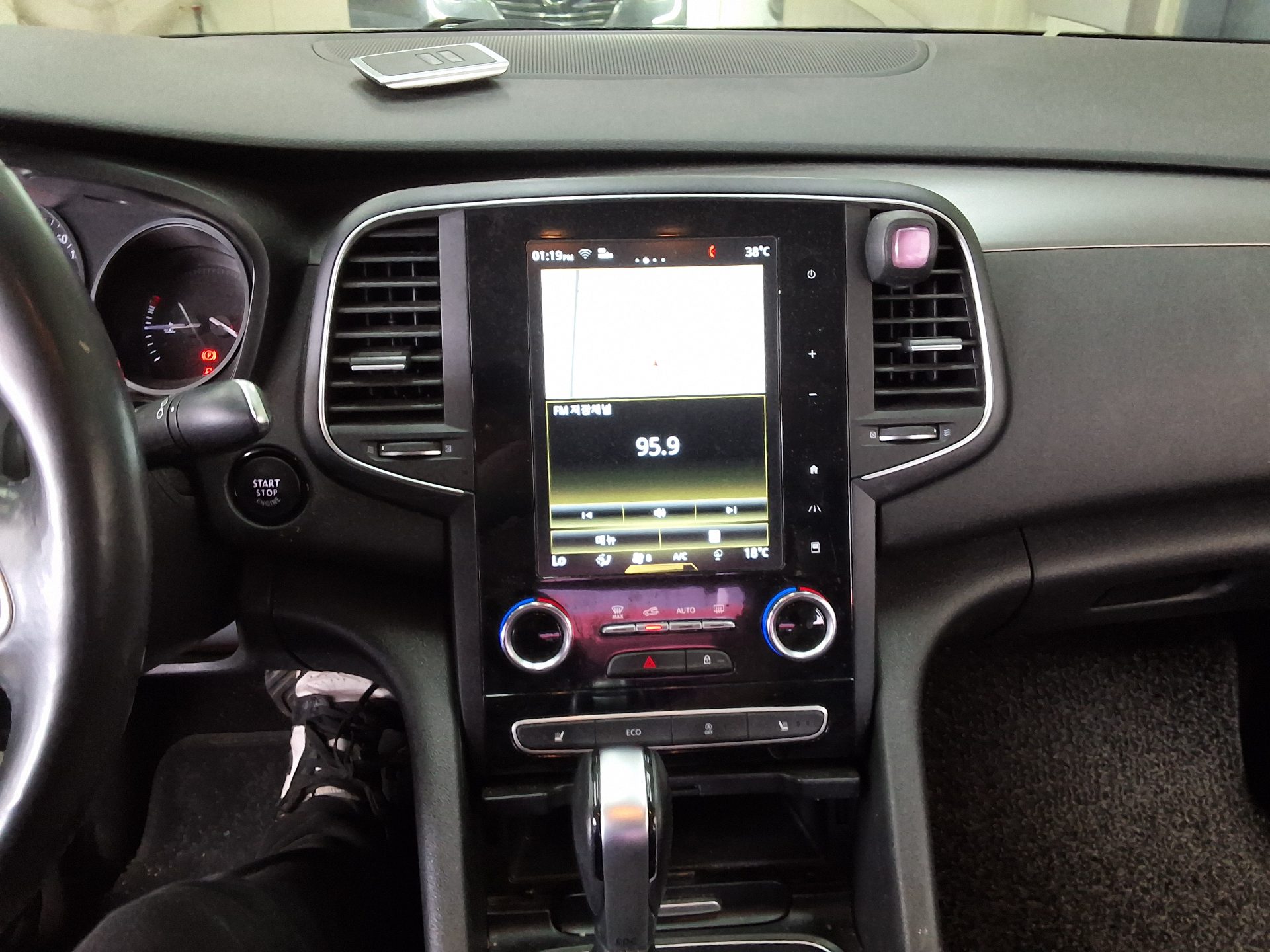 2019 - renault sm6