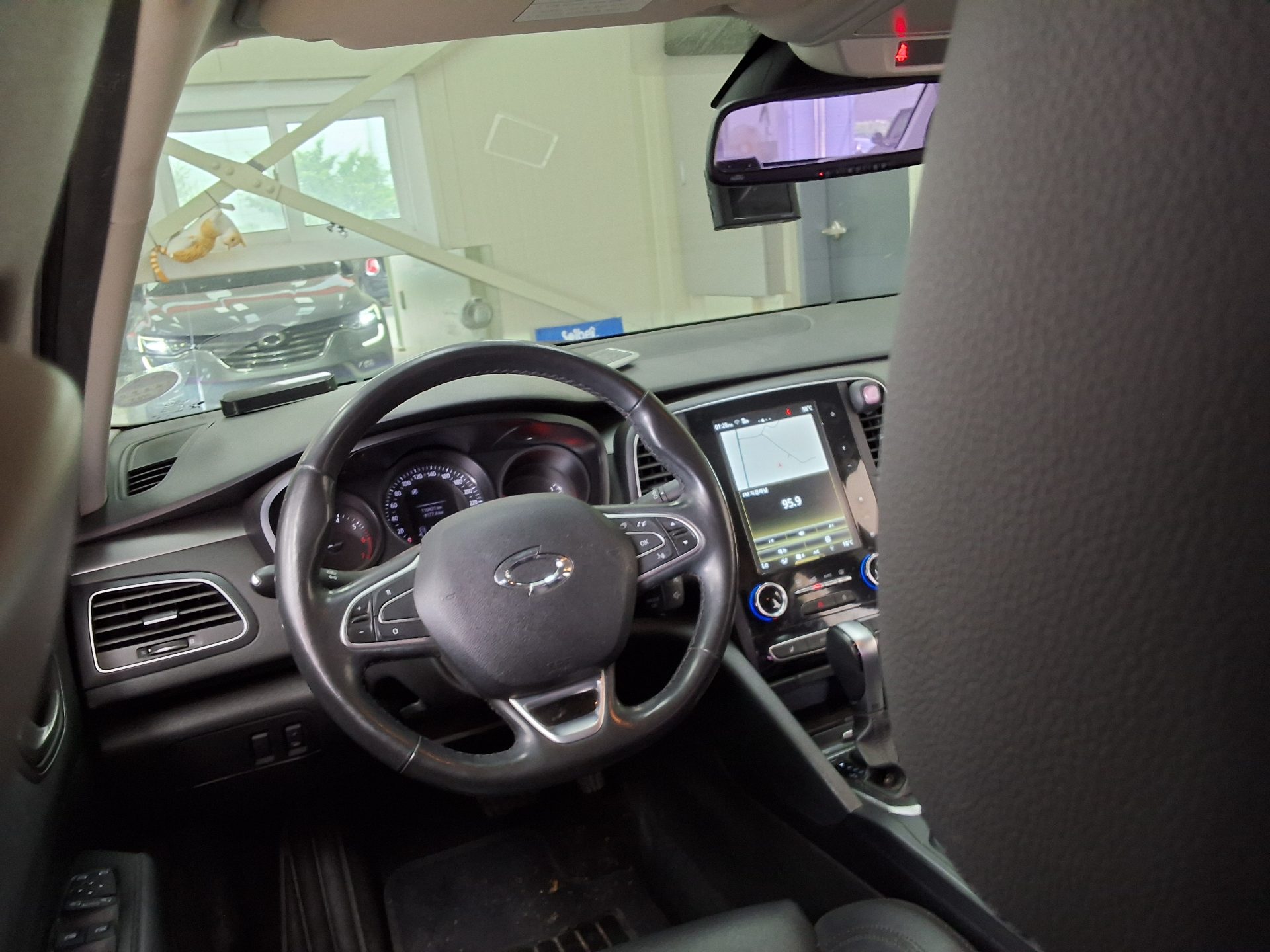 2019 - renault sm6