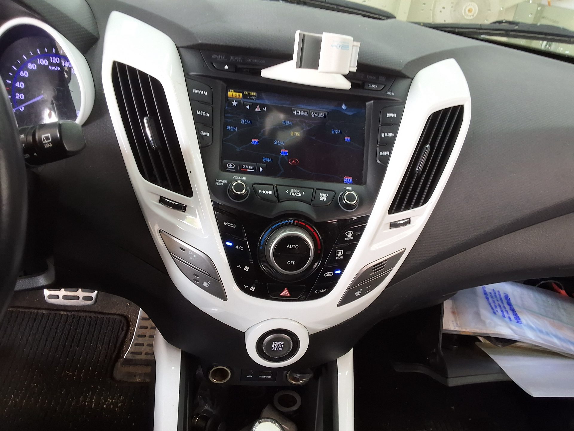 2012 - hyundai veloster