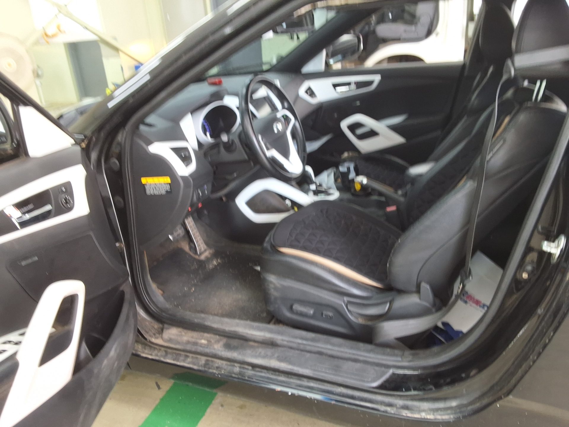 2012 - hyundai veloster