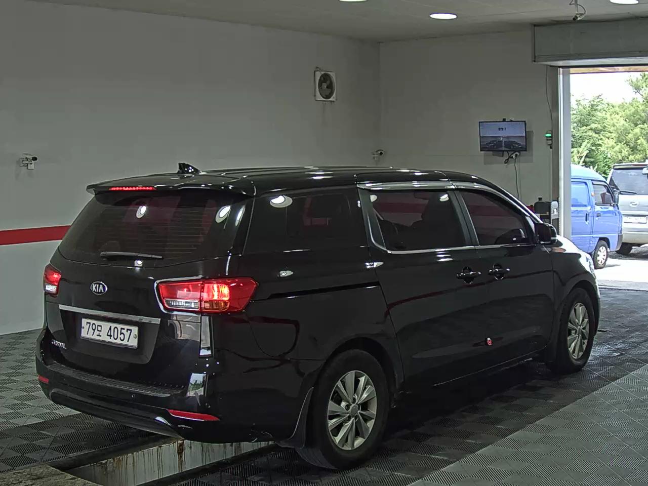 2018 - kia carnival
