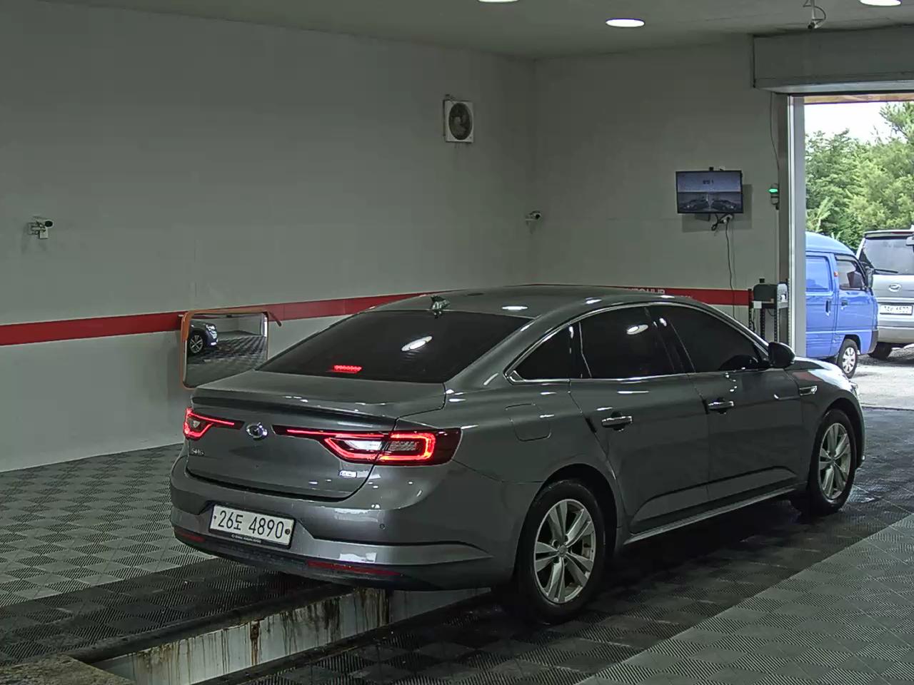 2019 - renault sm6