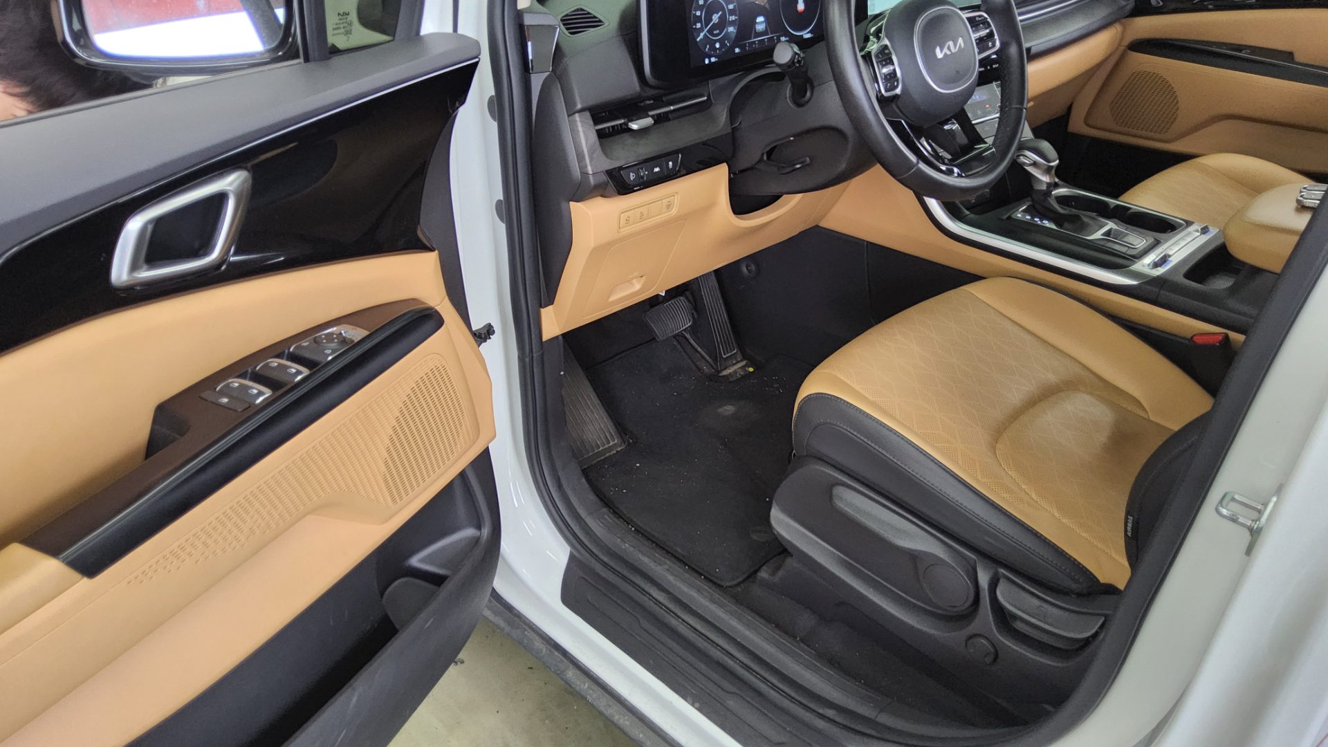2023 - kia carnival