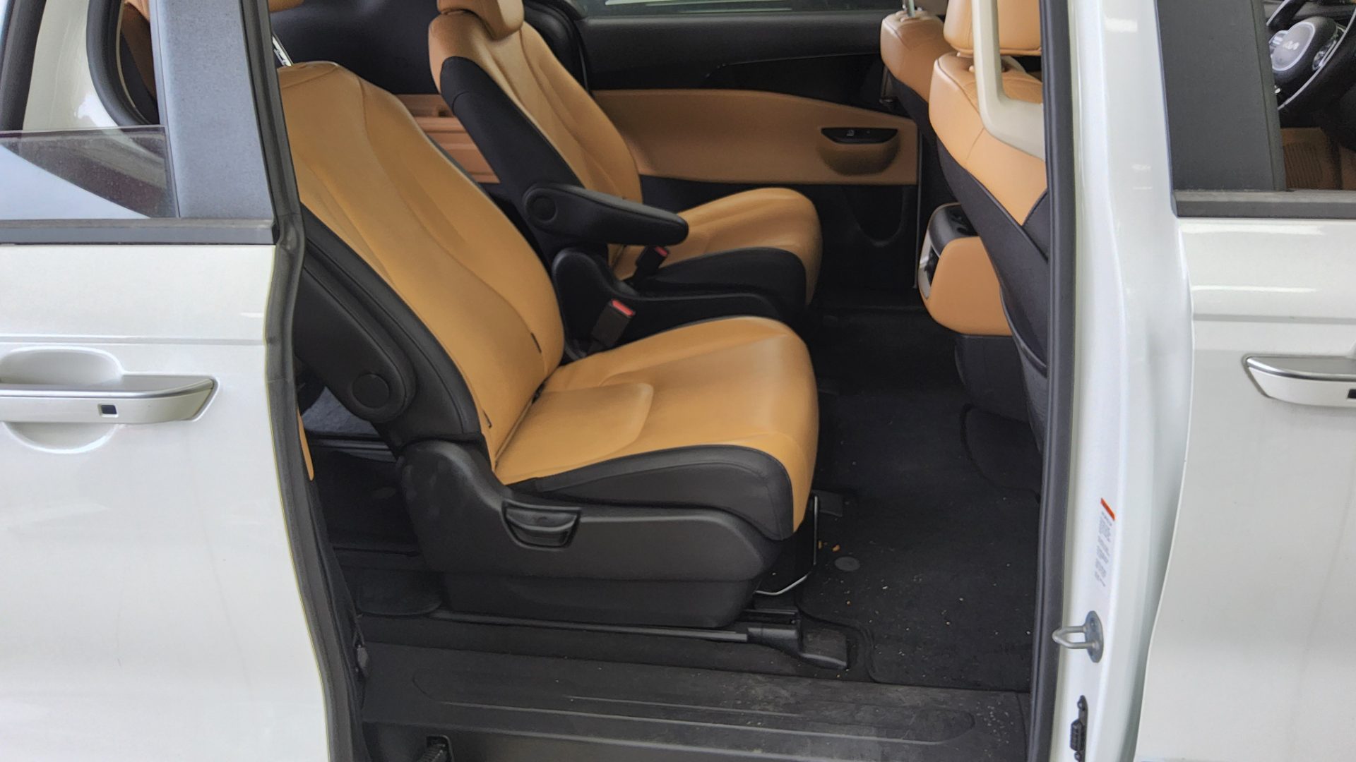 2023 - kia carnival