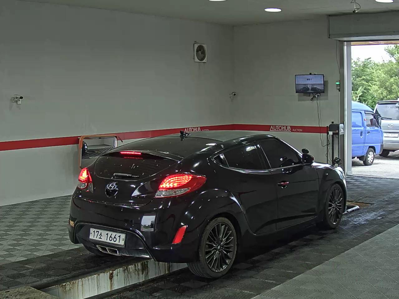 2012 - hyundai veloster