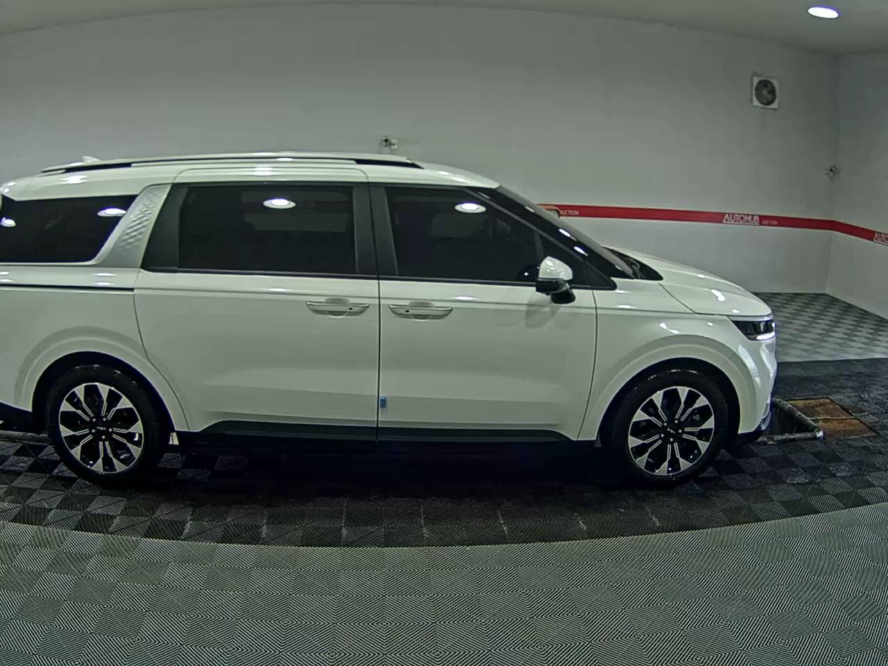 2023 - kia carnival