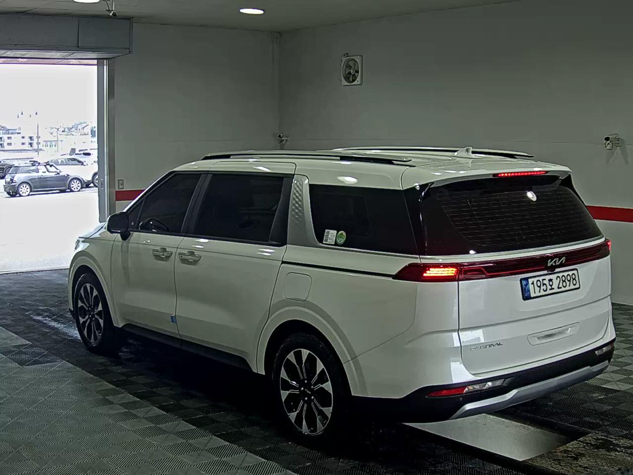 2023 - kia carnival