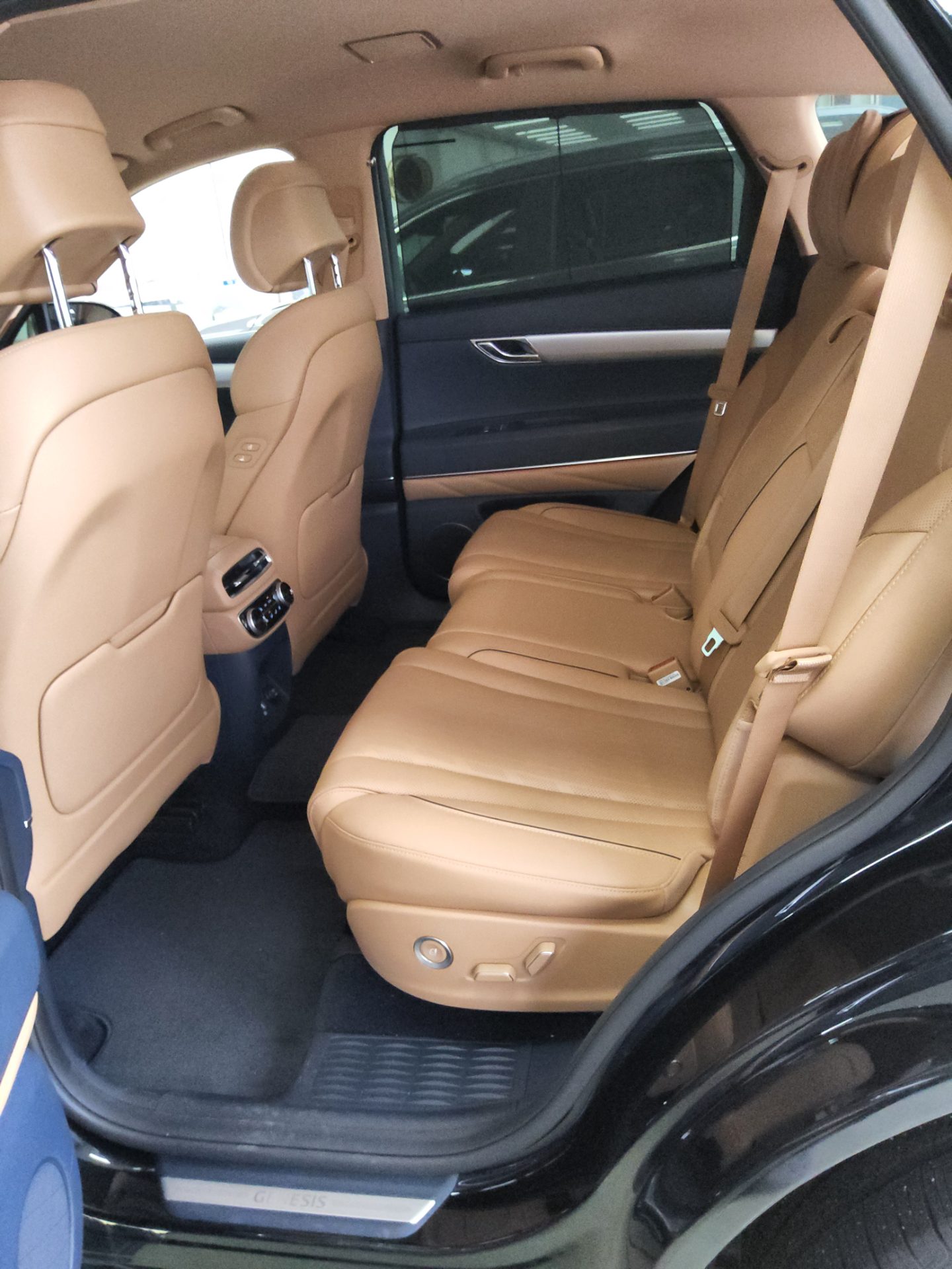 2023 - genesis gv80