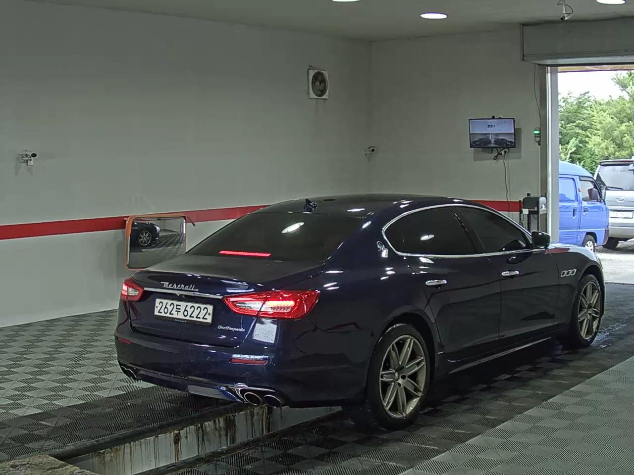 2017 - maserati quattroporte