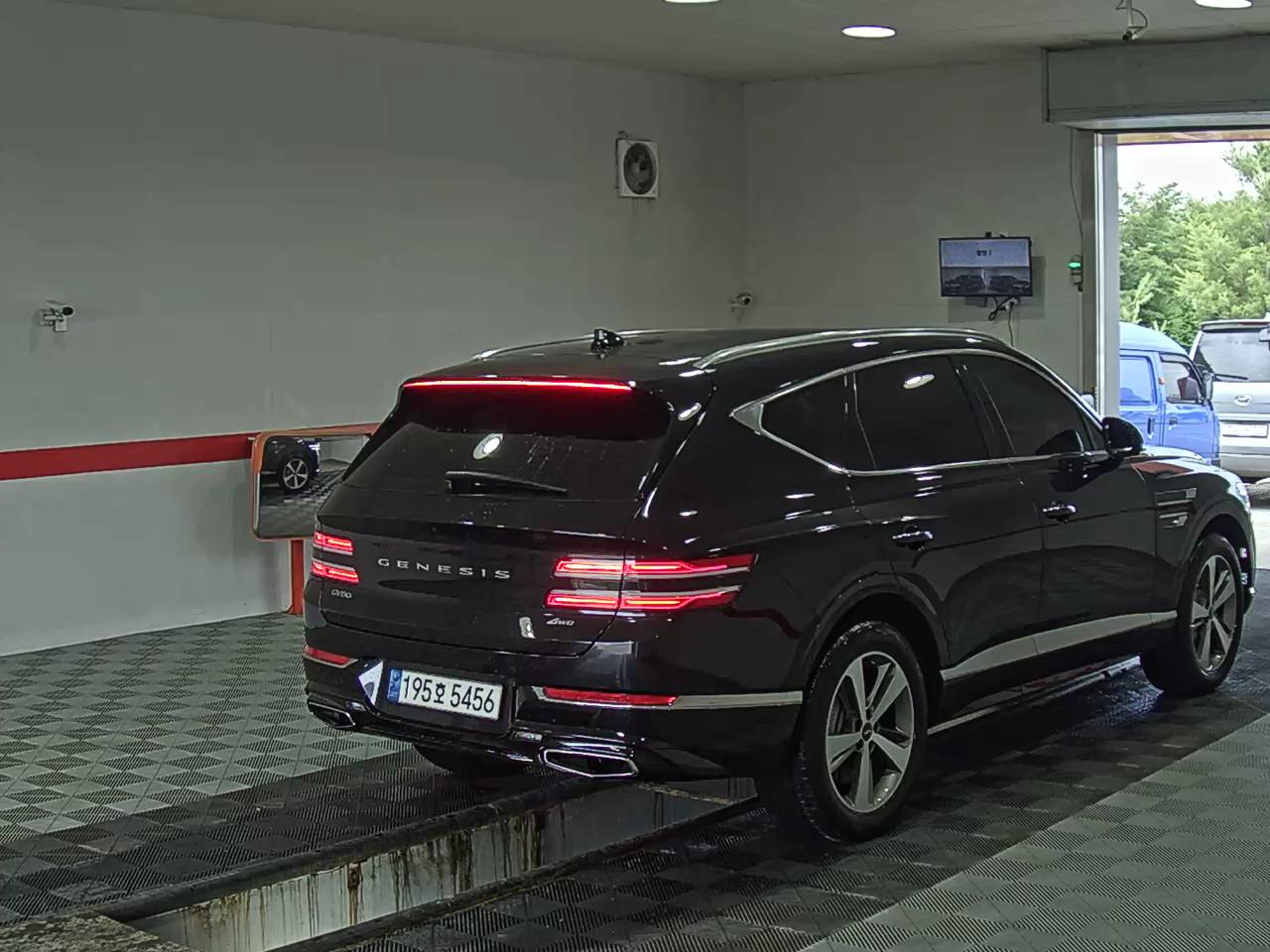 2023 - genesis gv80
