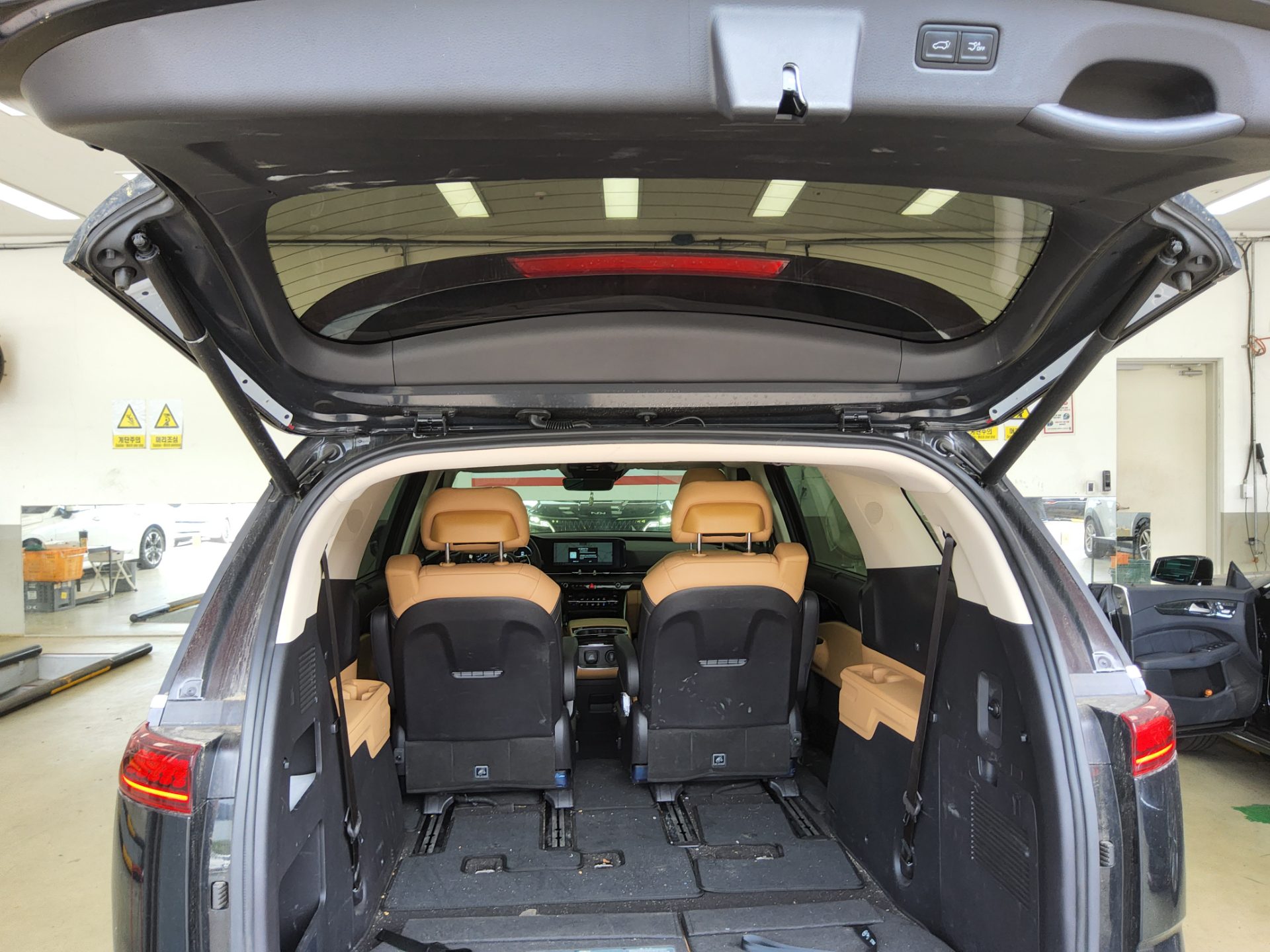 2023 - kia carnival