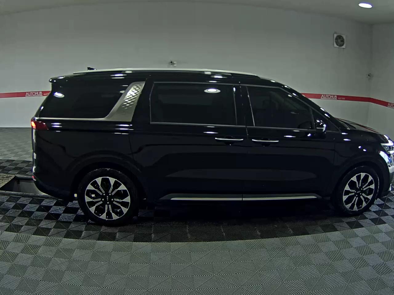 2023 - kia carnival