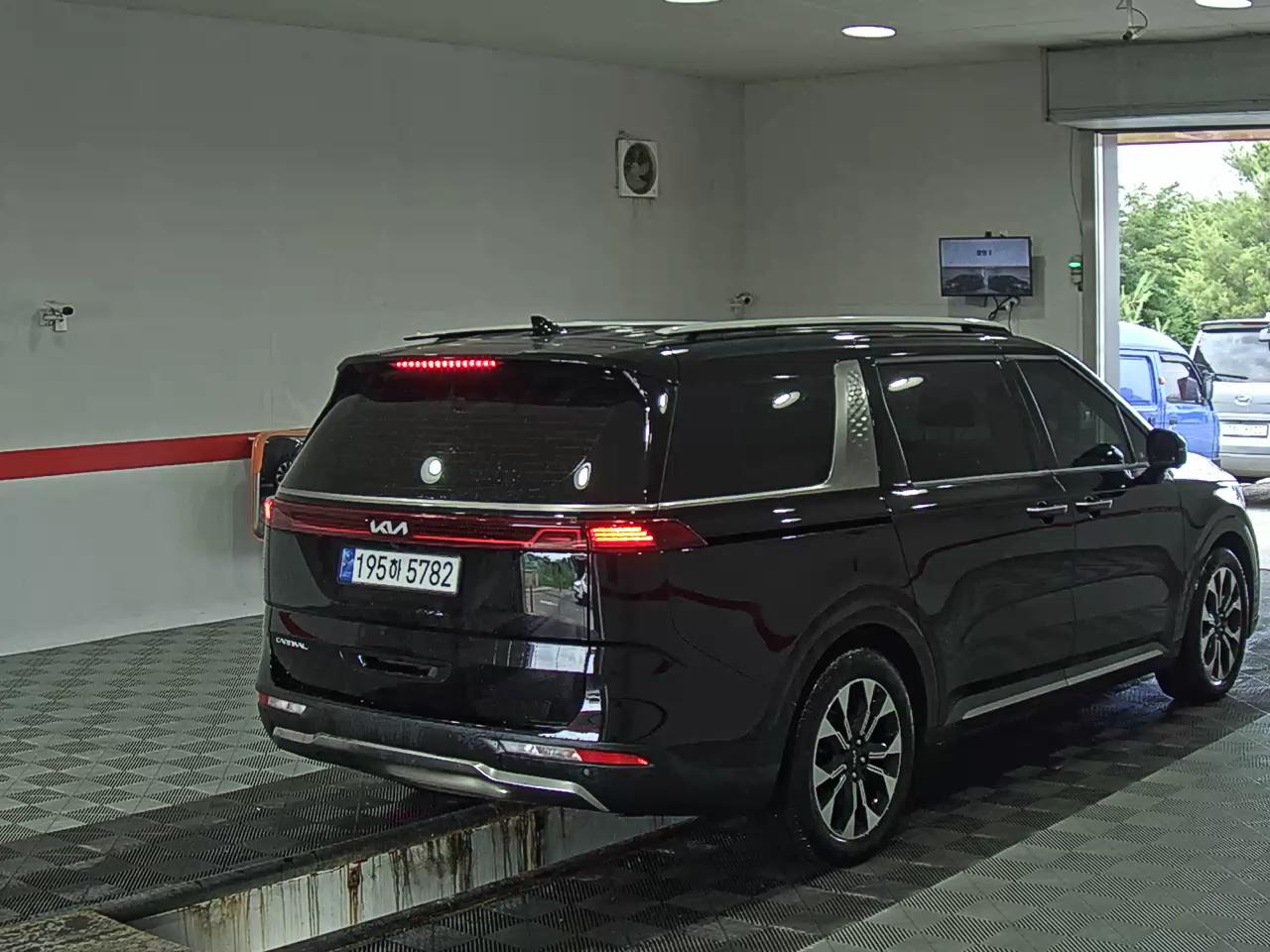 2023 - kia carnival