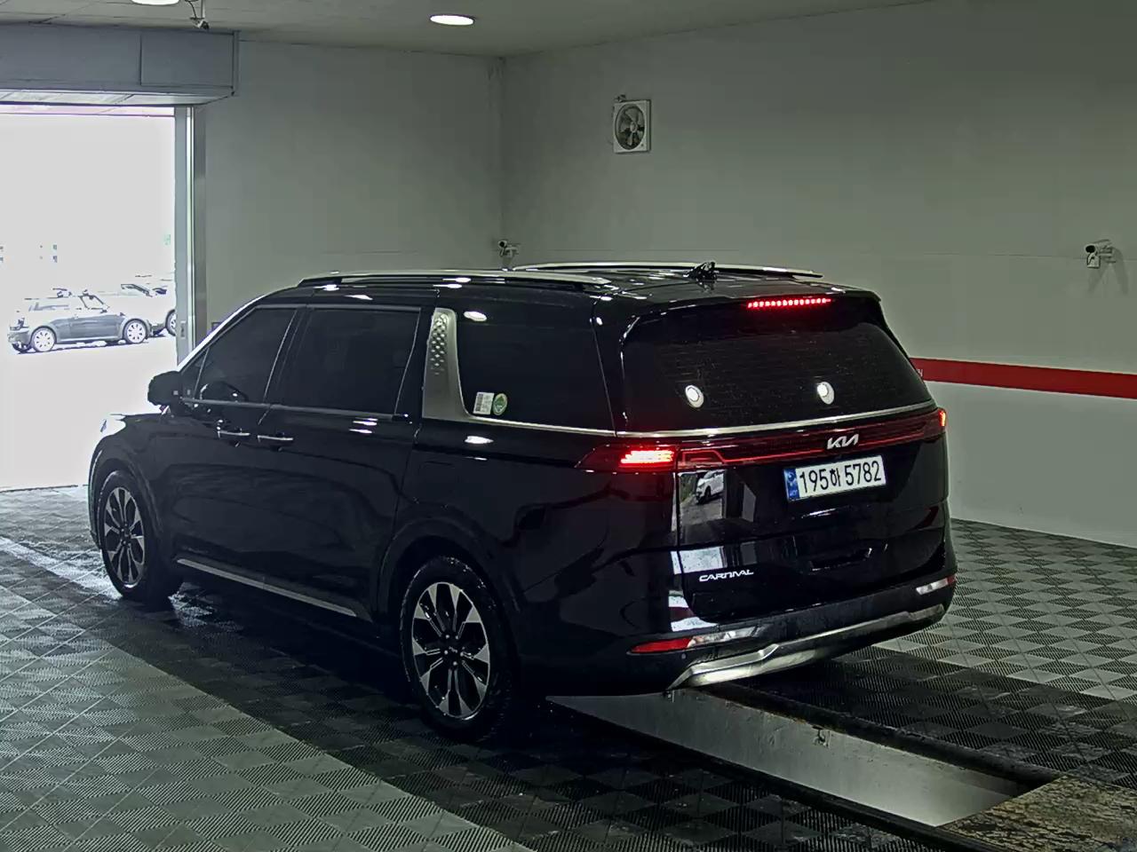 2023 - kia carnival