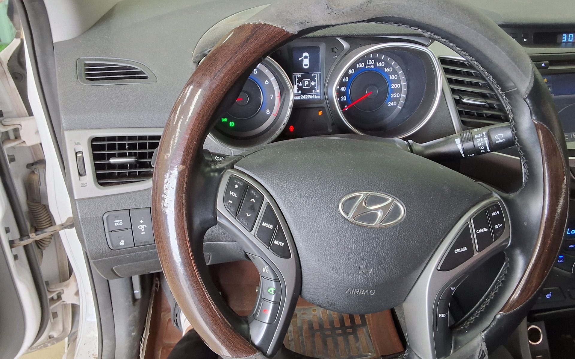 2014 - hyundai avante