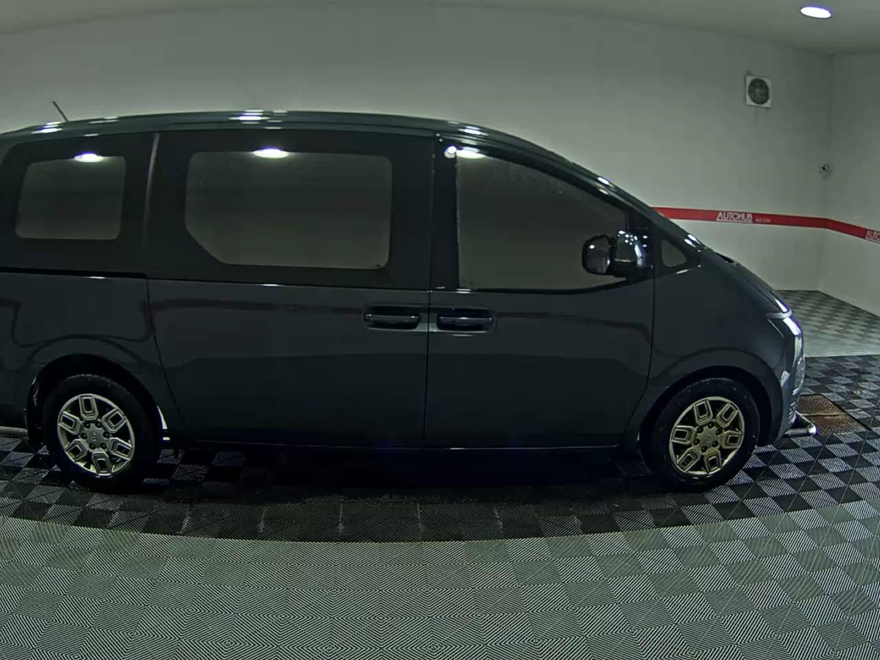 2022 - hyundai staria