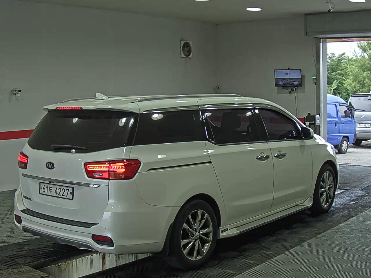 2019 - kia carnival
