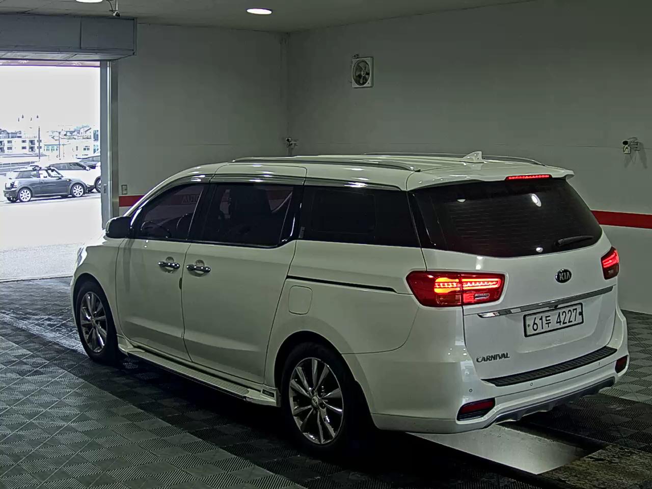2019 - kia carnival