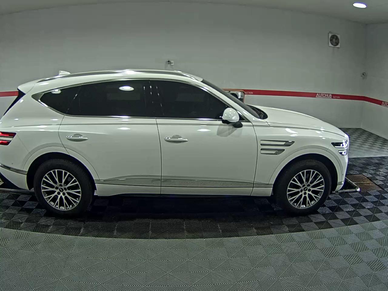 2021 - genesis gv80