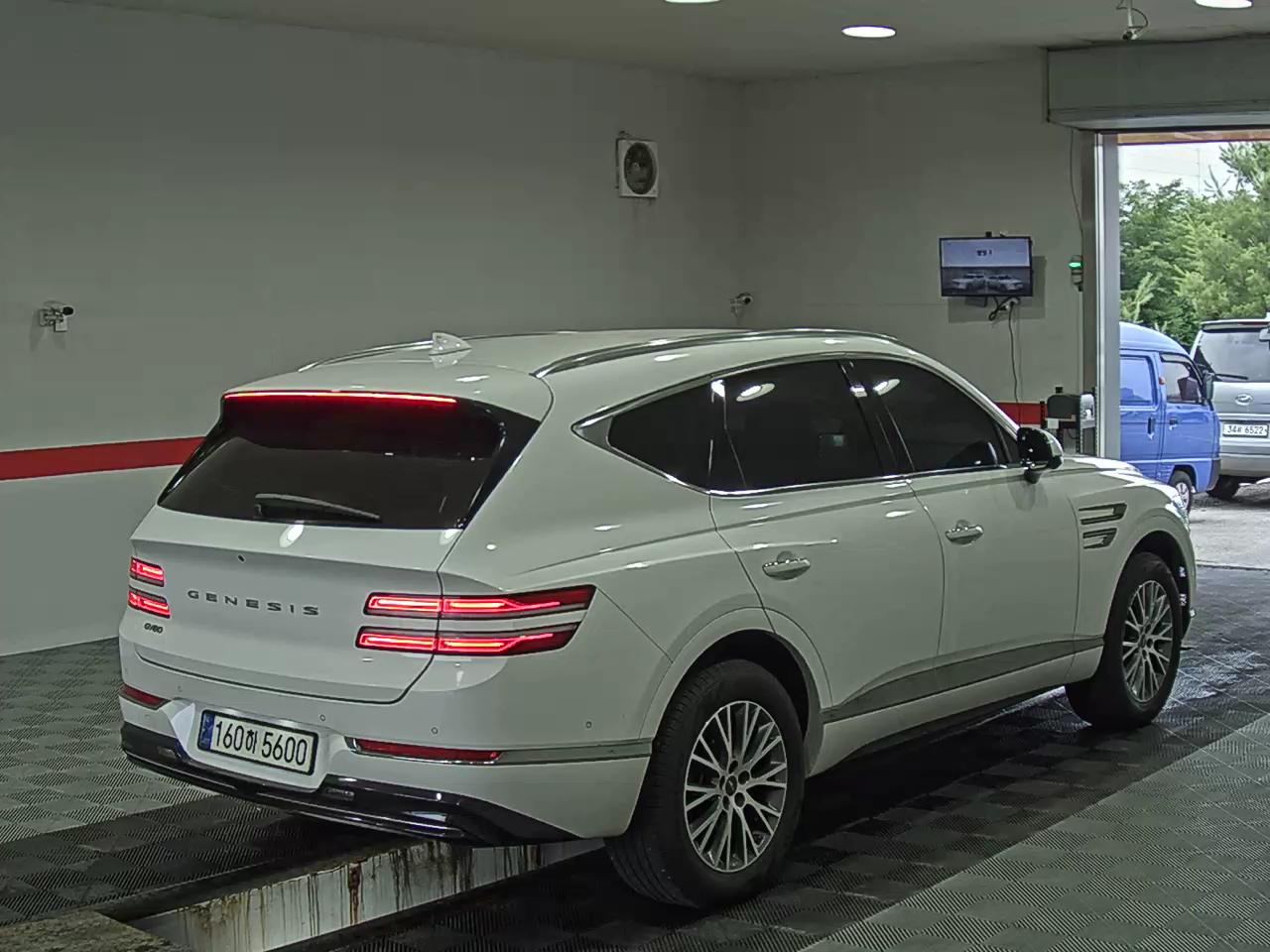 2021 - genesis gv80