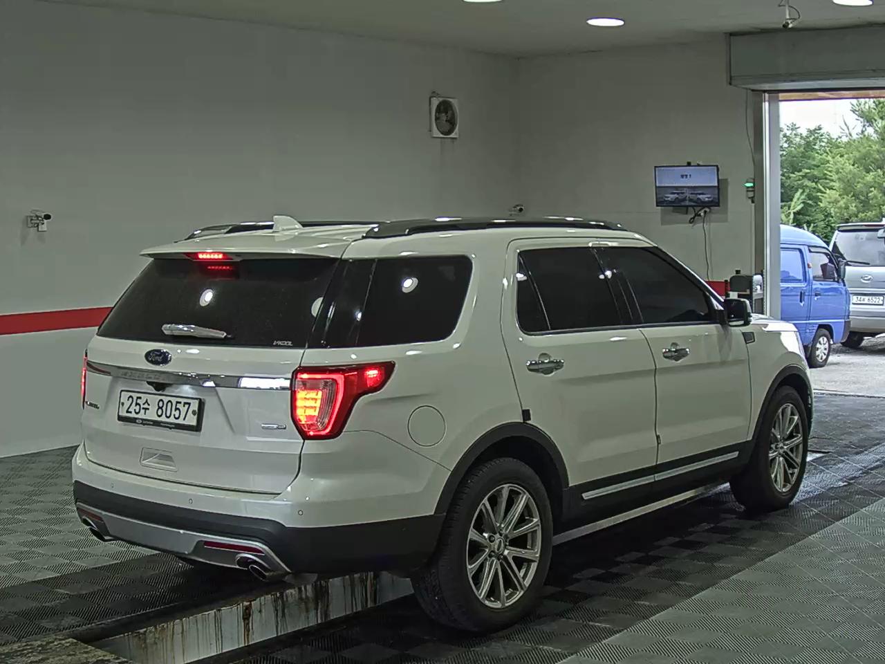 2016 - ford explorer