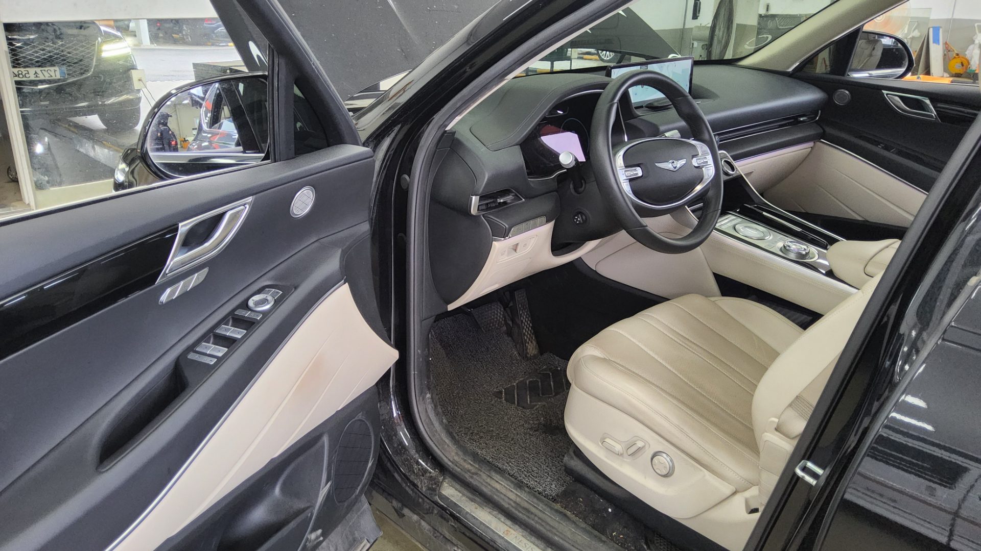 2021 - genesis gv80