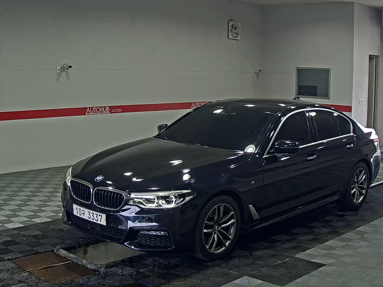 BMW 5 SERIES (7TH GEN) 530i xDrive M PACK