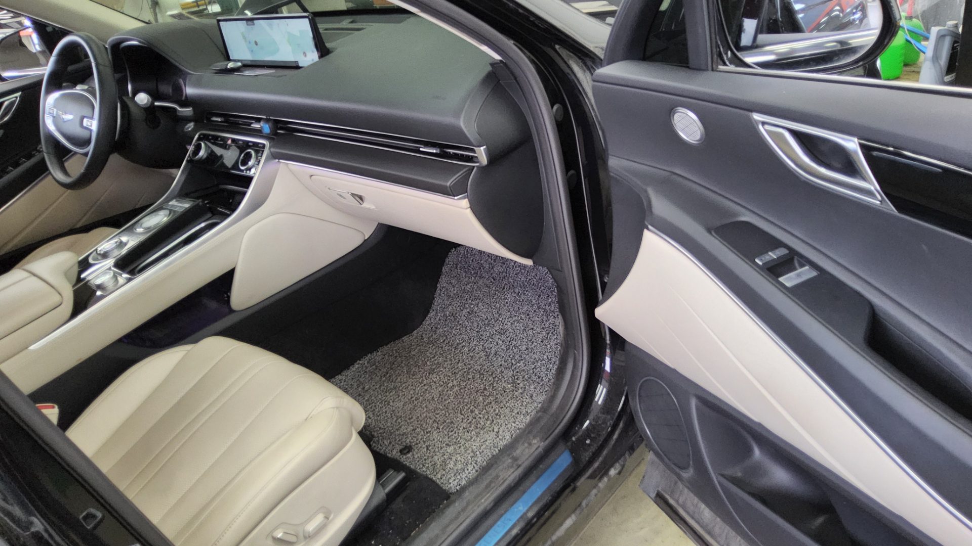 2021 - genesis gv80