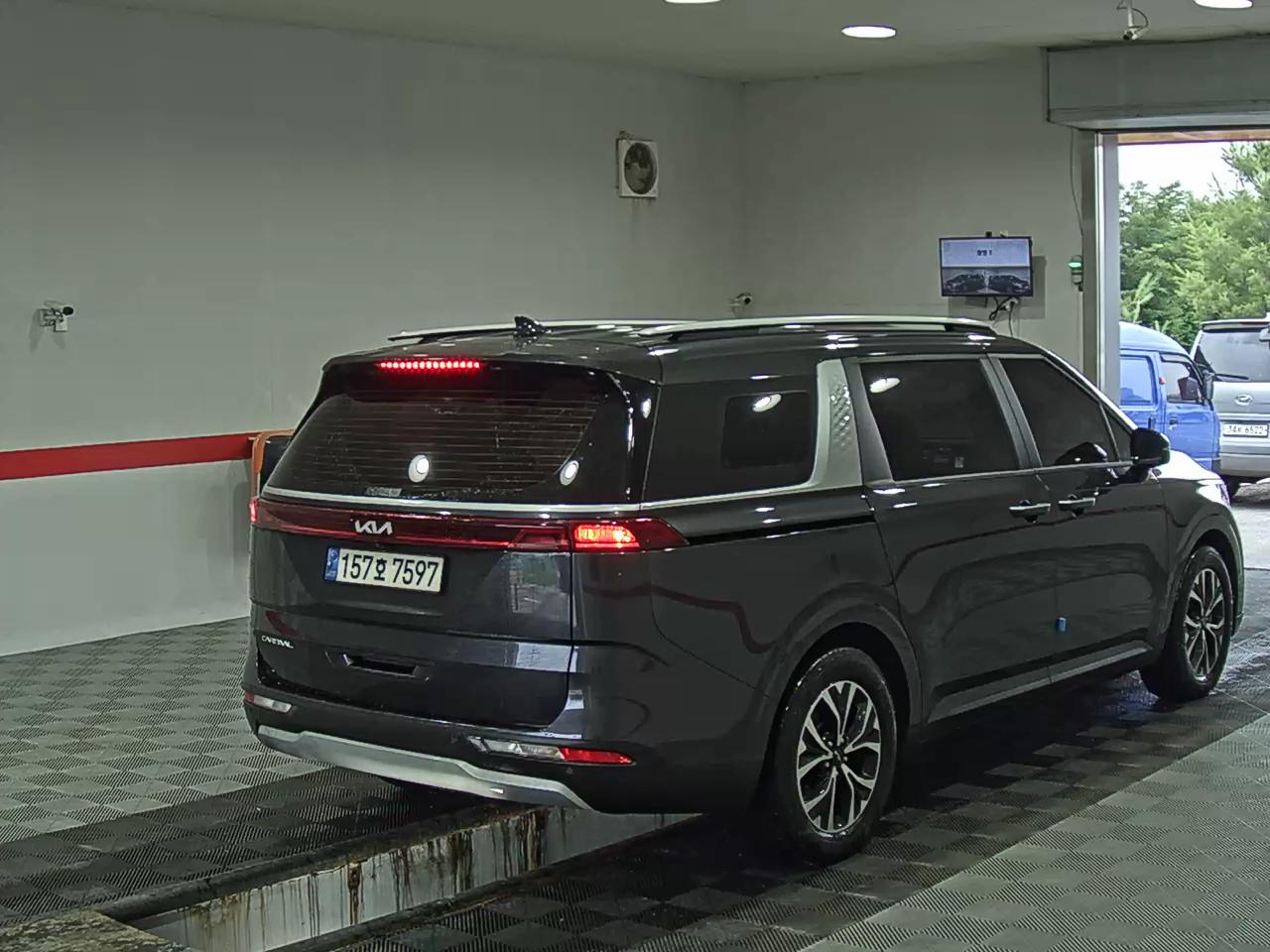 2023 - kia carnival