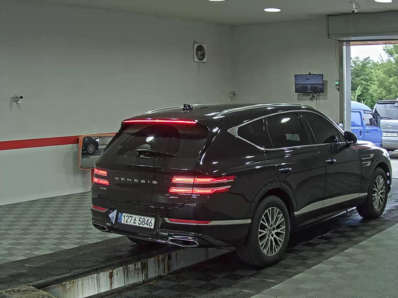 2021 - genesis gv80