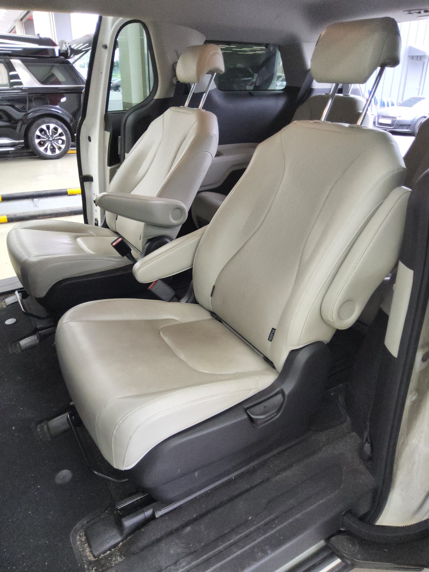2021 - kia carnival