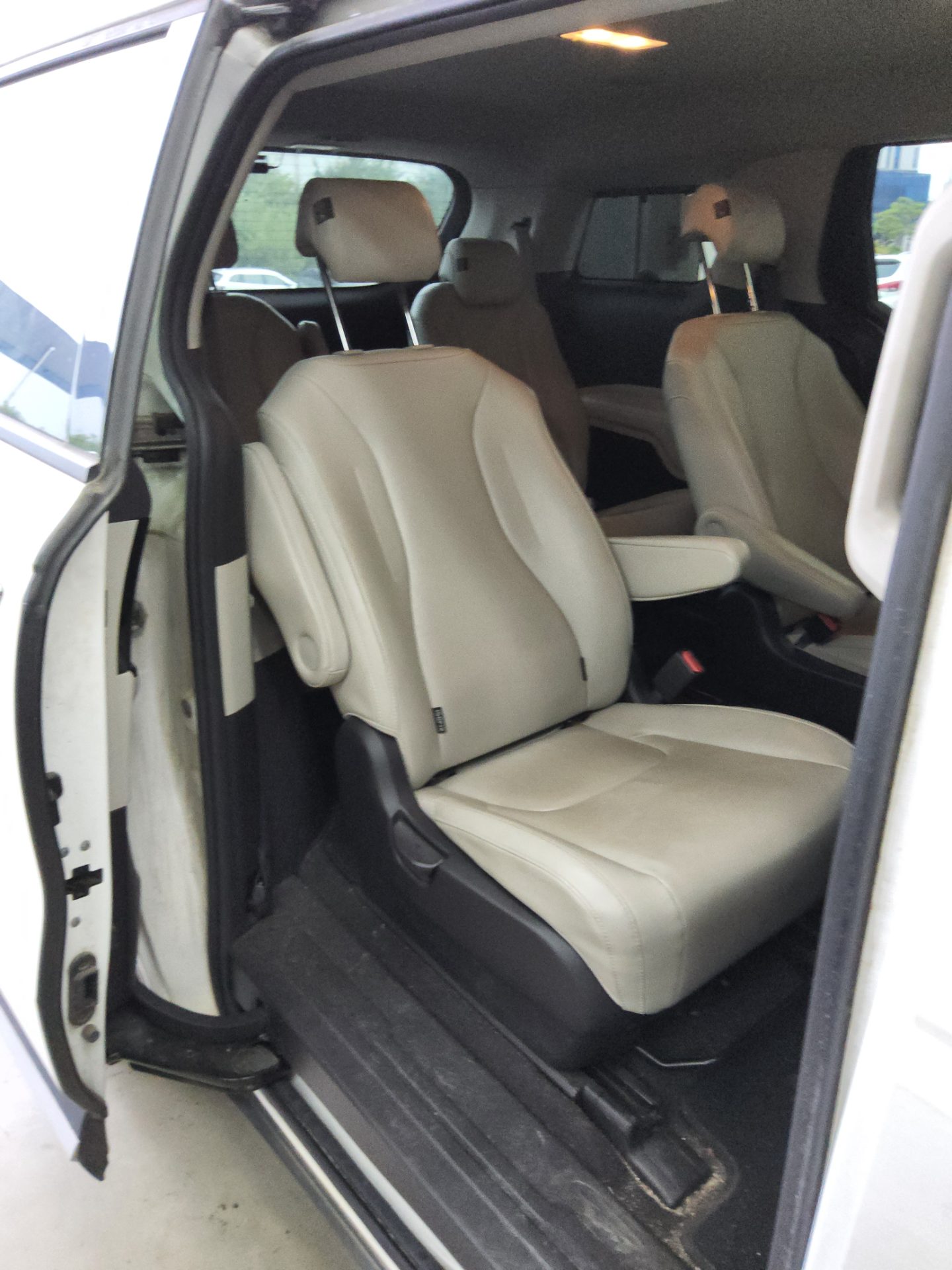 2021 - kia carnival