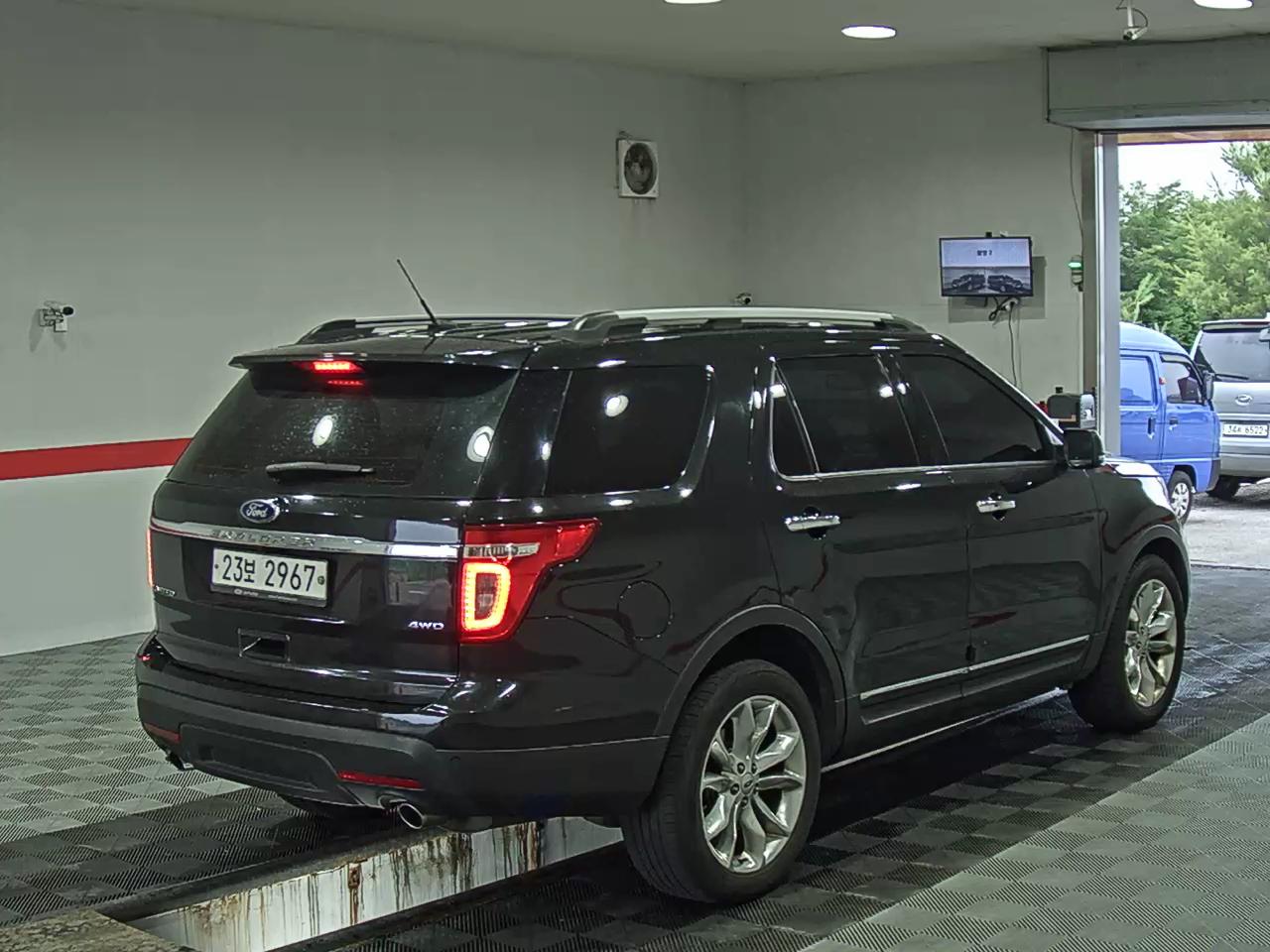 2014 - ford explorer