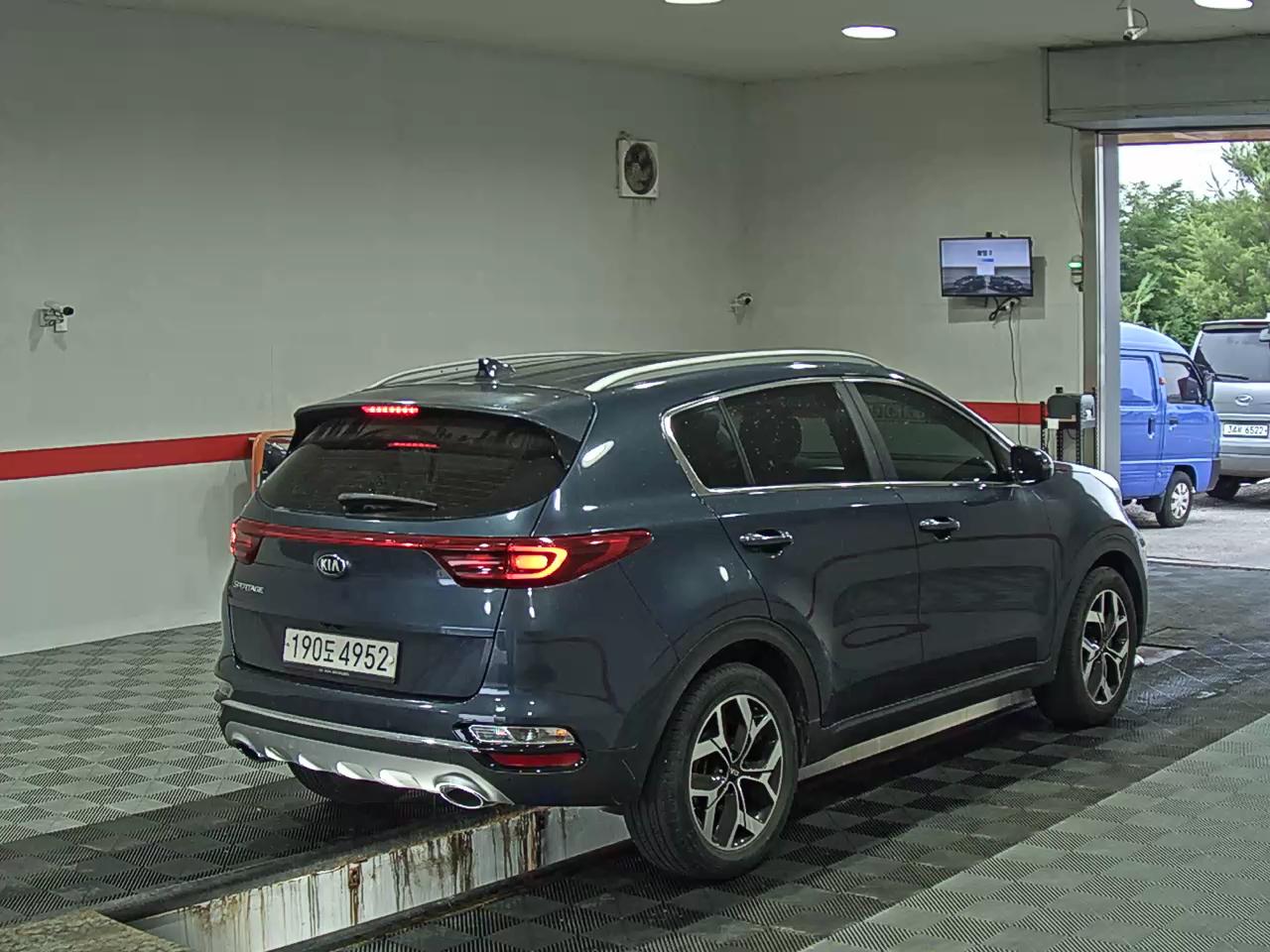 2021 - kia sportage