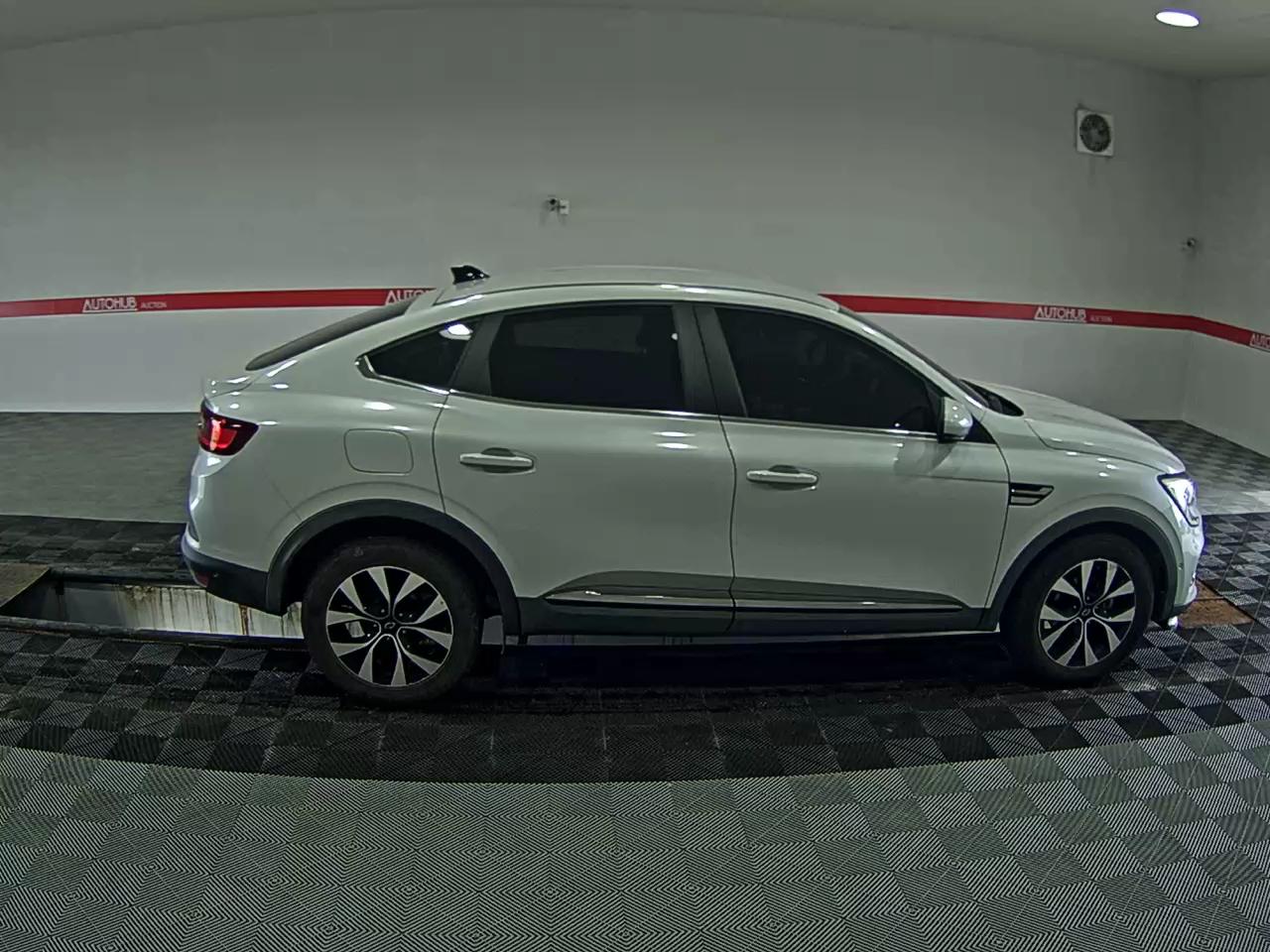 2023 - renault xm3