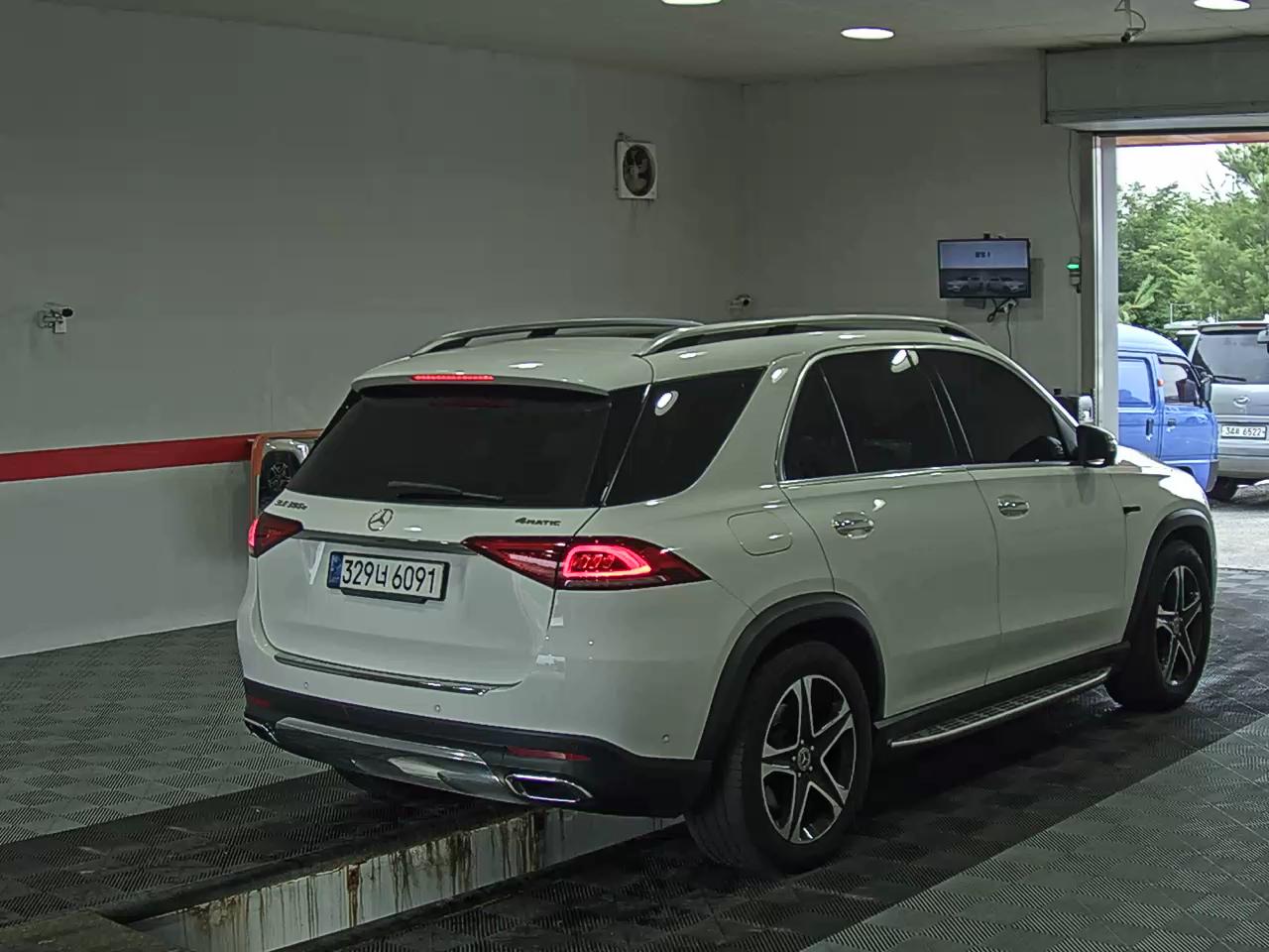 2021 - mercedes-benz gle-class