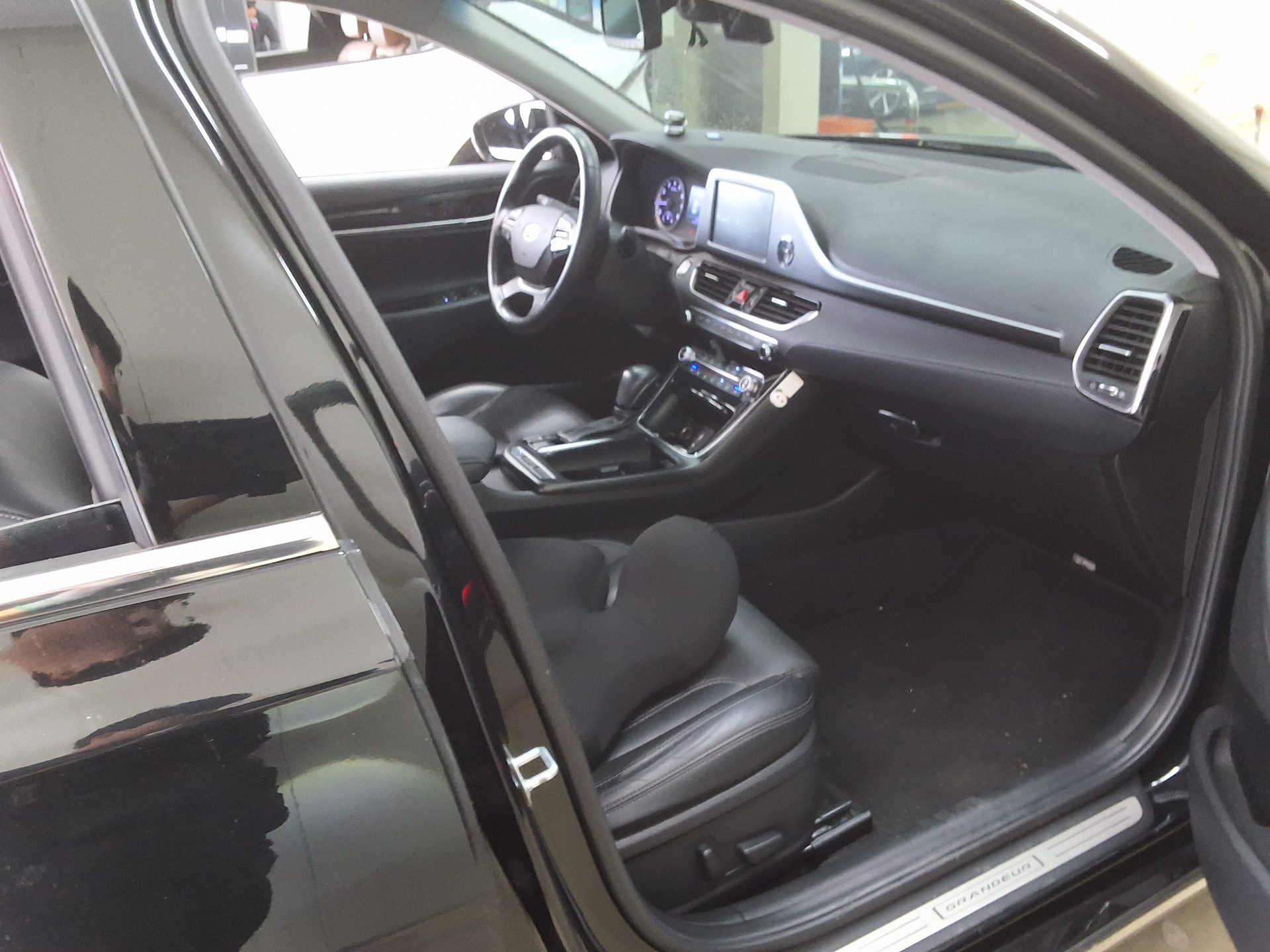 2018 - hyundai grandeur