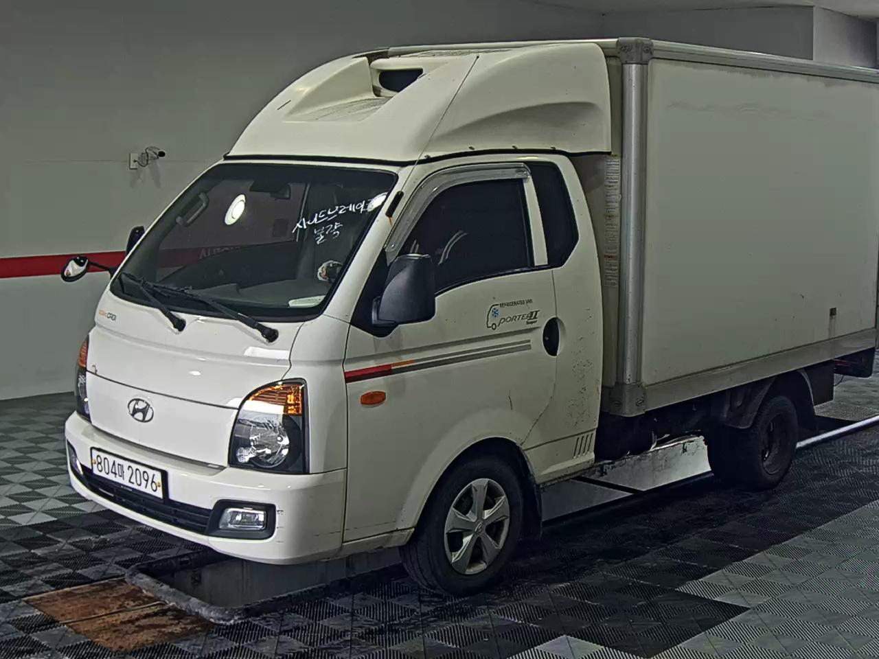HYUNDAI PORTER II HIGH-ROOF FREEZER BOX TRUCK SUPER CAB TWIN COMPRESSOR