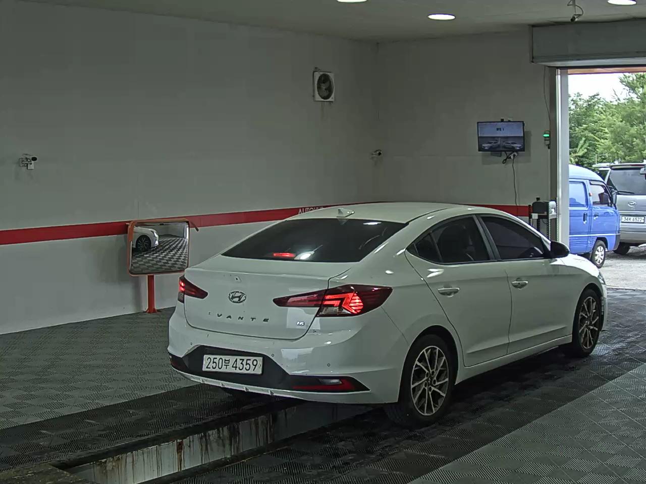 2019 - hyundai avante