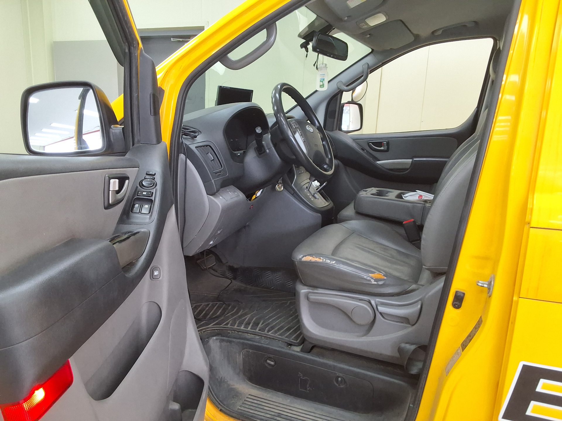2013 - hyundai grand starex