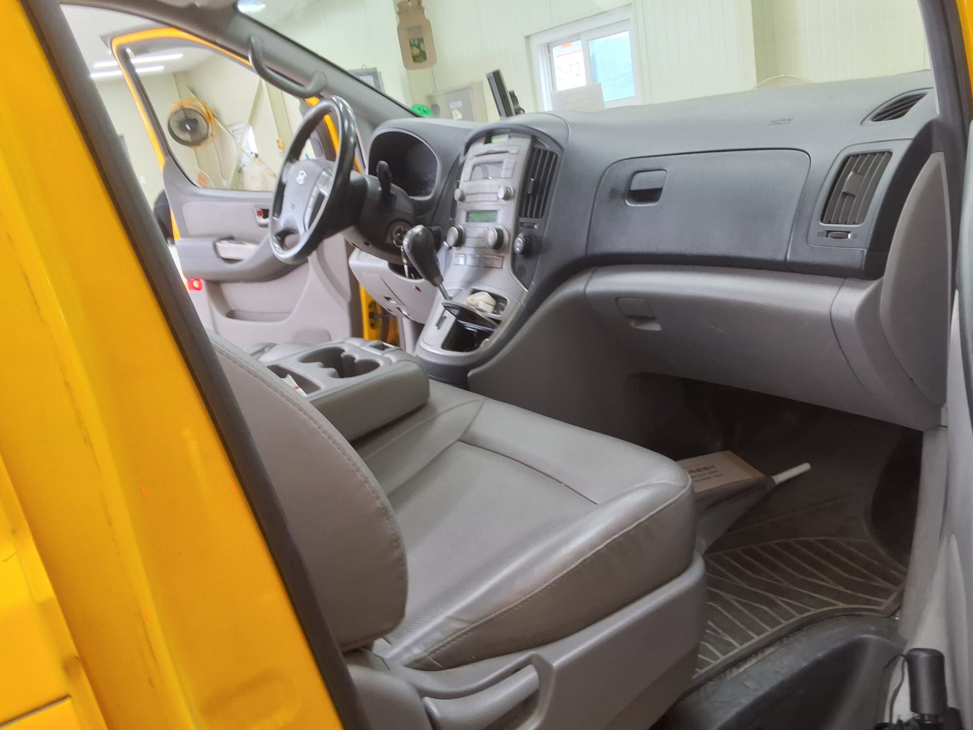 2013 - hyundai grand starex