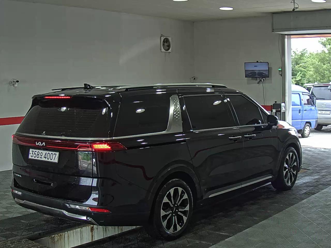 2023 - kia carnival