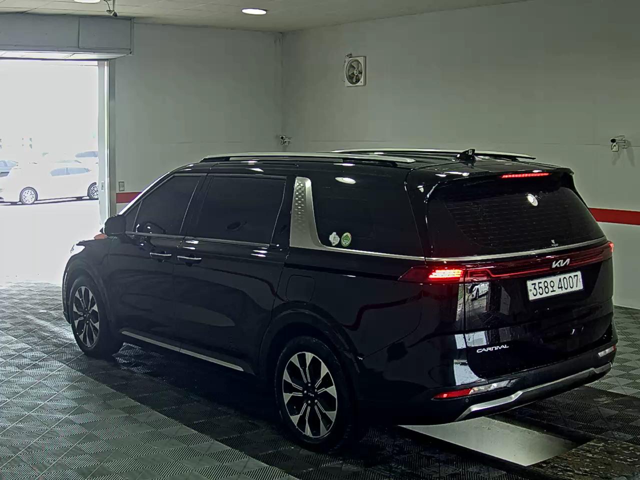 2023 - kia carnival