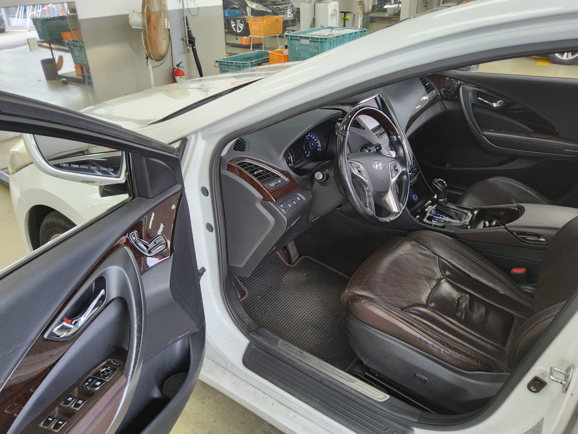 2011 - hyundai grandeur