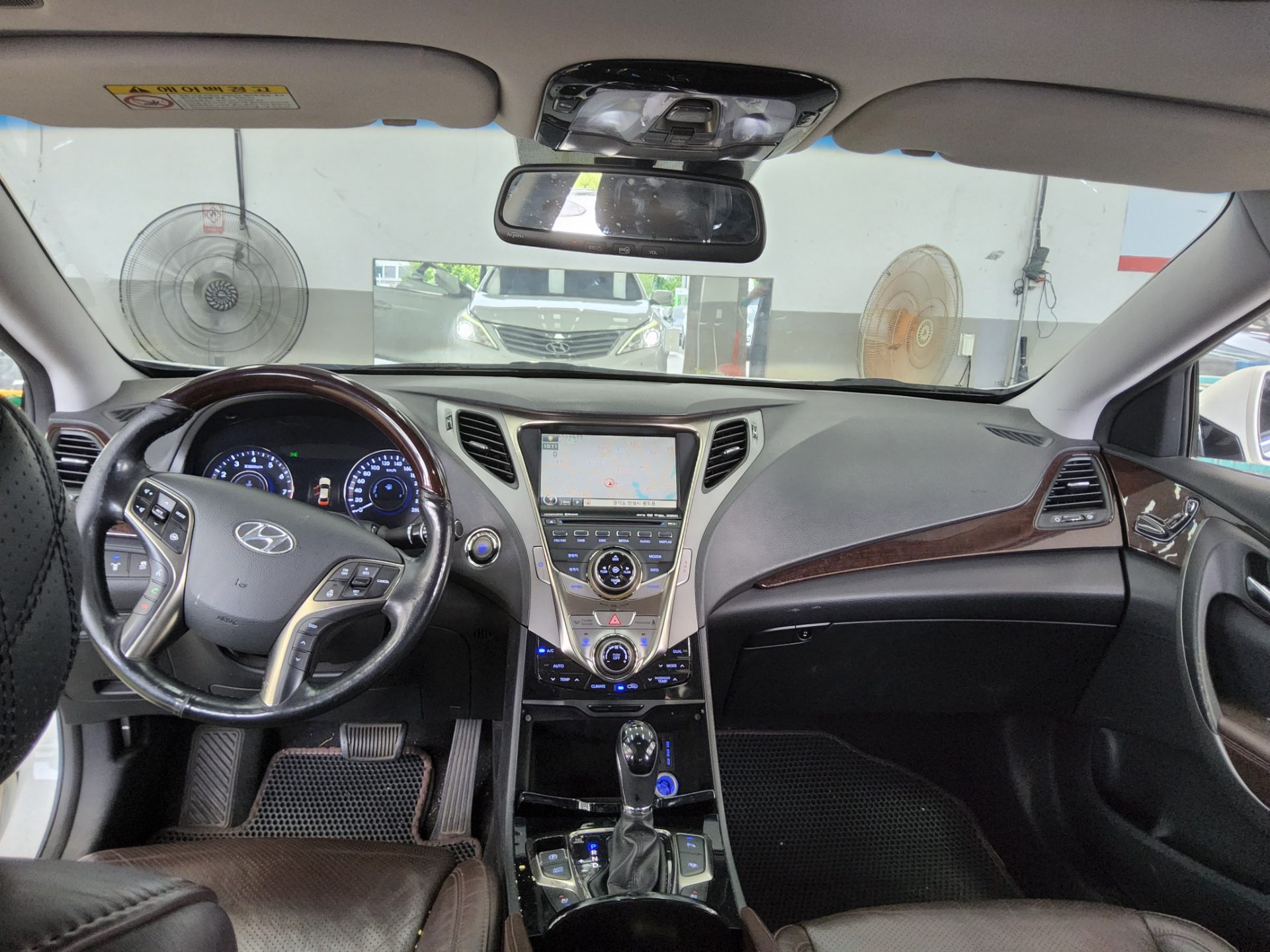 2011 - hyundai grandeur