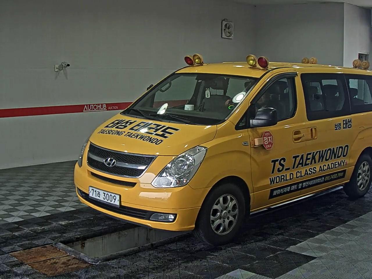 2013 - hyundai grand starex
