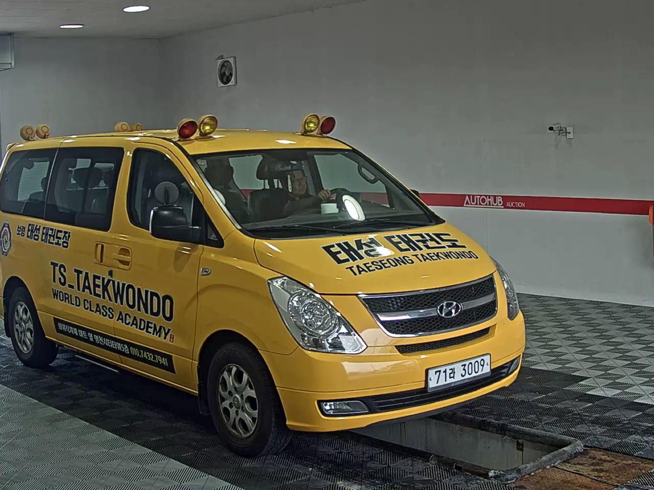 2013 - hyundai grand starex