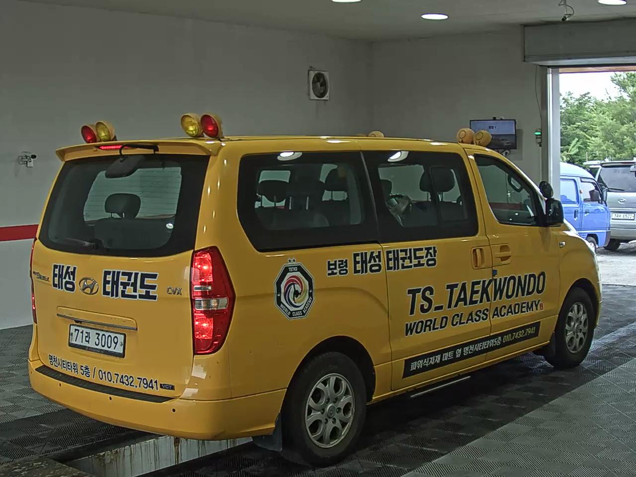 2013 - hyundai grand starex