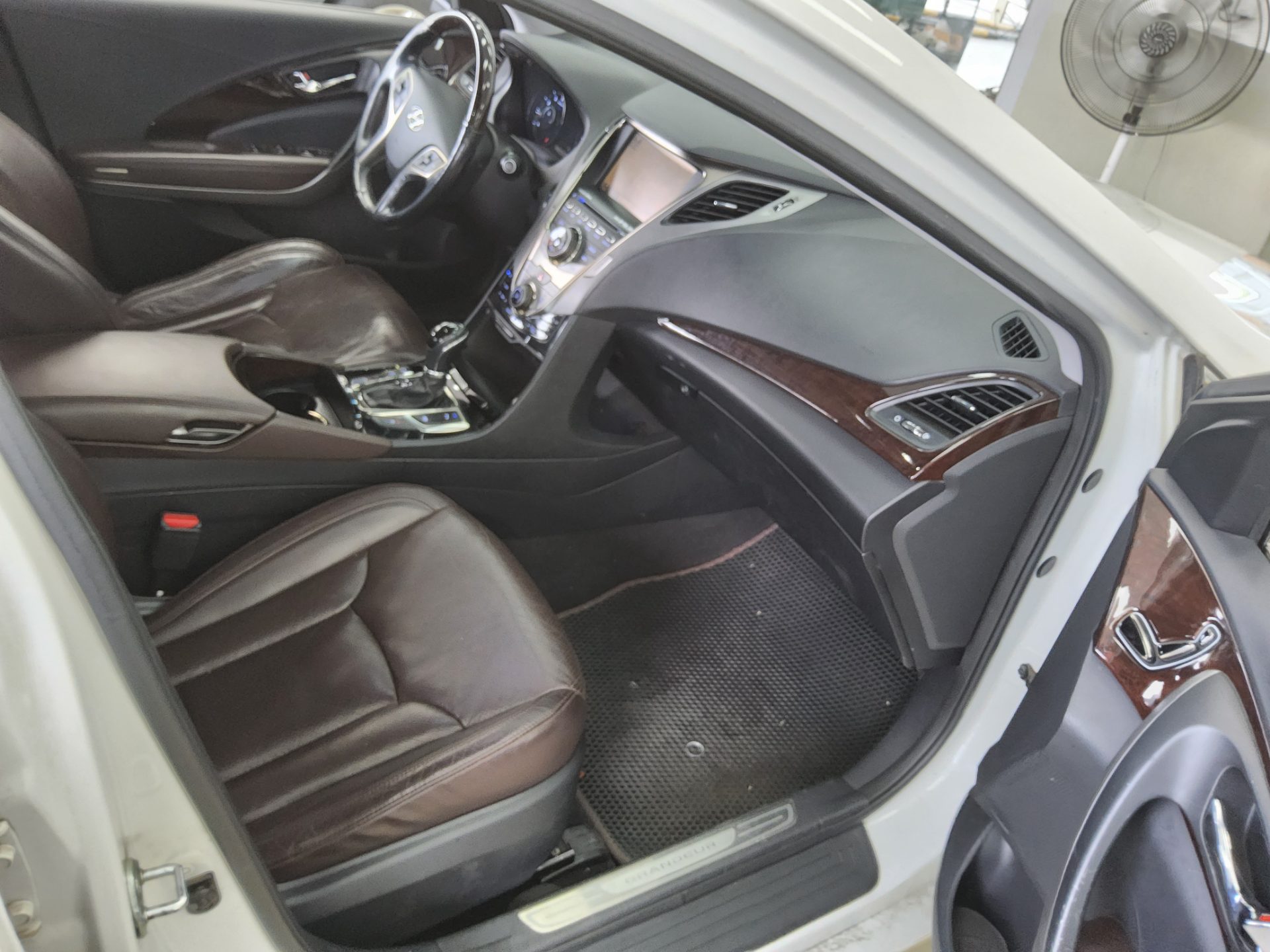 2011 - hyundai grandeur