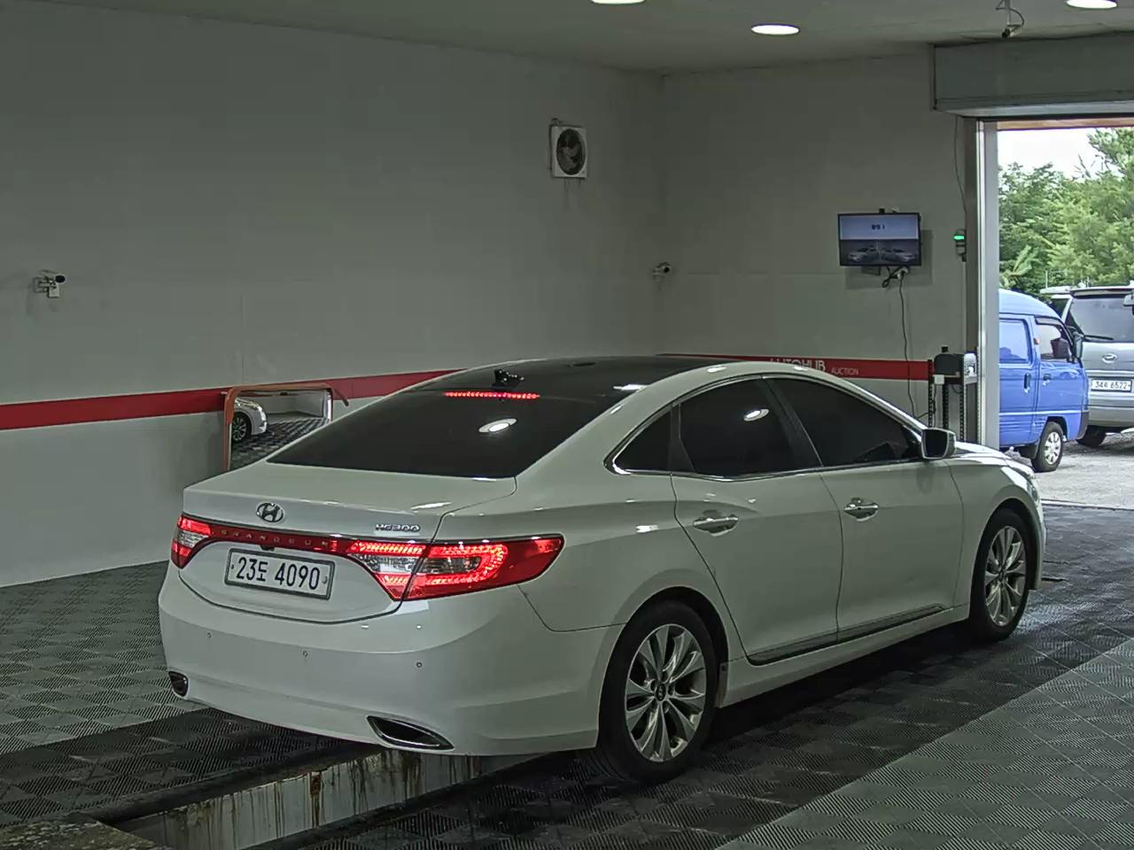 2011 - hyundai grandeur